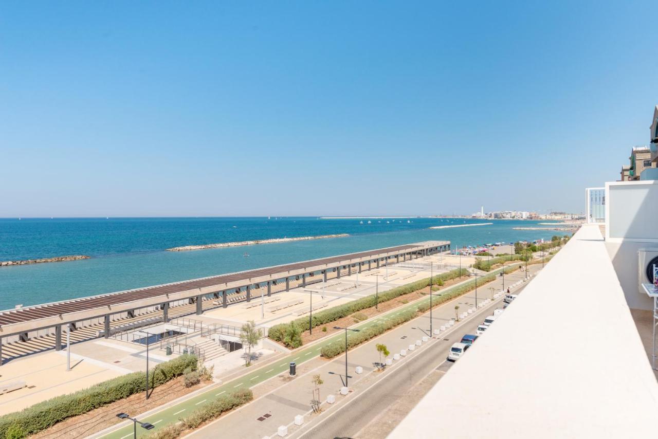 Waterfront Apartment With Seaview Balcony Bari Exterior photo