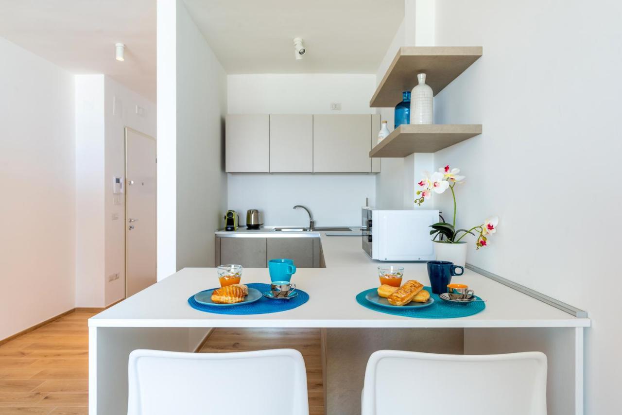 Waterfront Apartment With Seaview Balcony Bari Exterior photo
