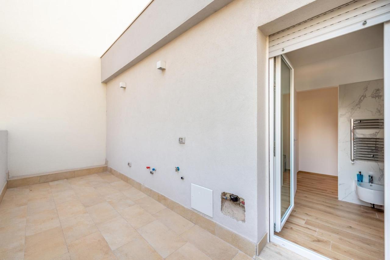 Waterfront Apartment With Seaview Balcony Bari Exterior photo